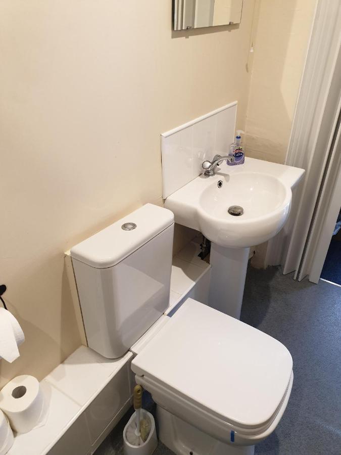 Oyo The Bell Hotel Hoddesdon Εξωτερικό φωτογραφία