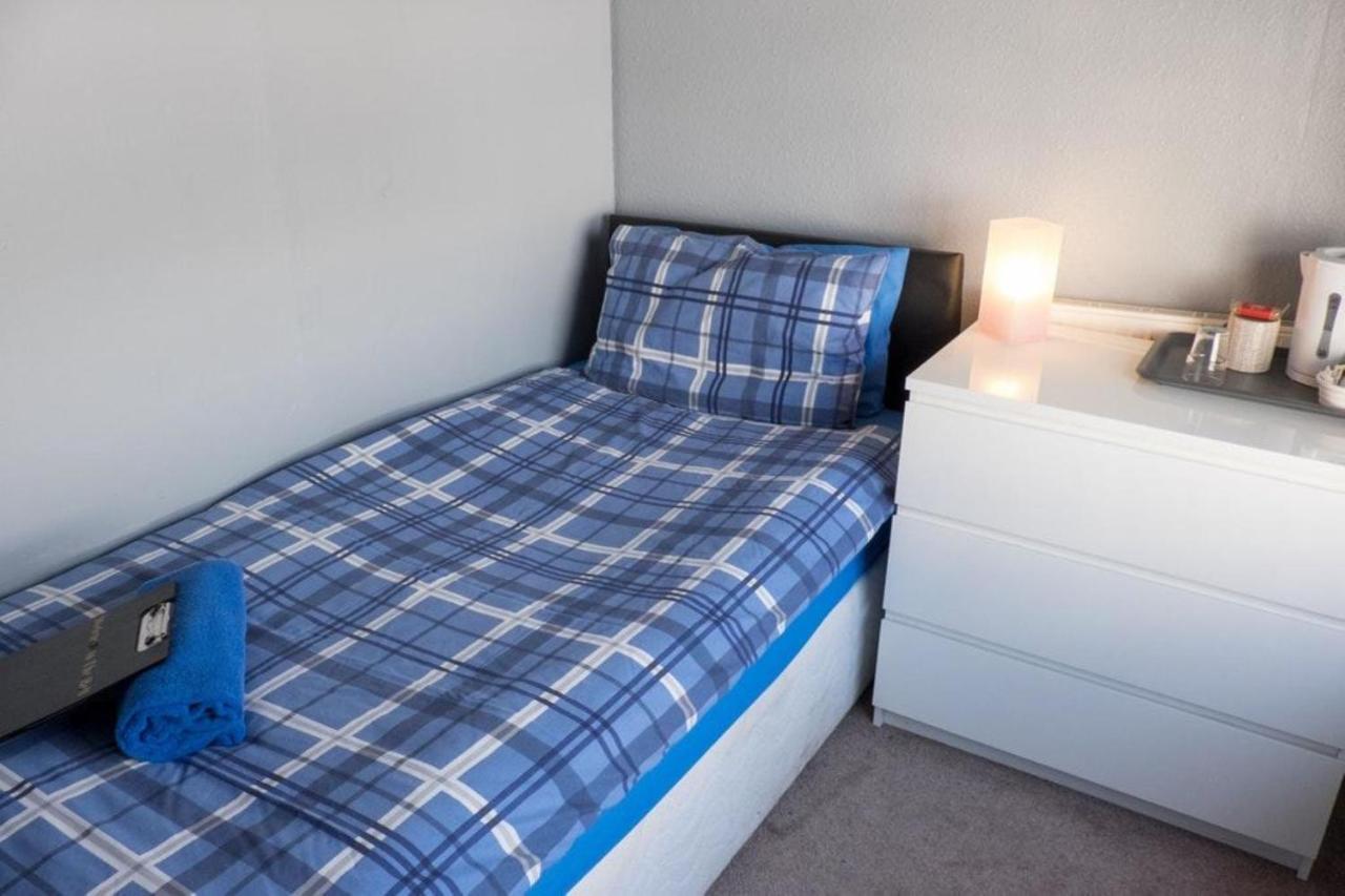 Oyo The Bell Hotel Hoddesdon Εξωτερικό φωτογραφία